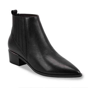 Marc Fisher Missir Chelsea boot, size 10